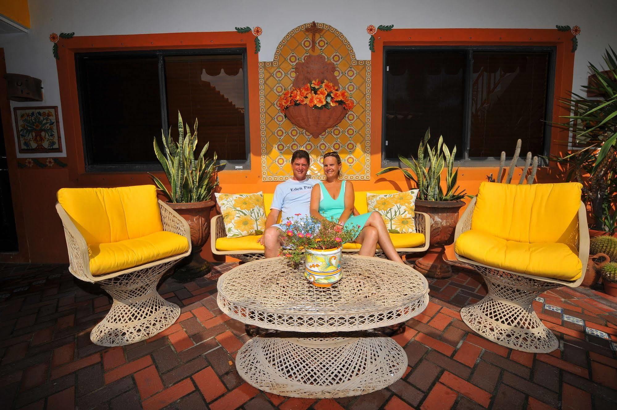 Hotel Blue Seas Courtyard à Lauderdale-by-the-Sea Extérieur photo